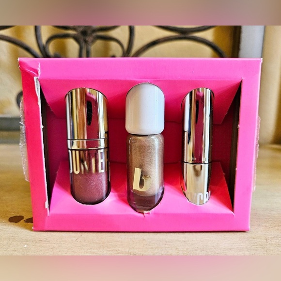 Beautycounter Going Places Makeup Kit - Picture 4 of 8